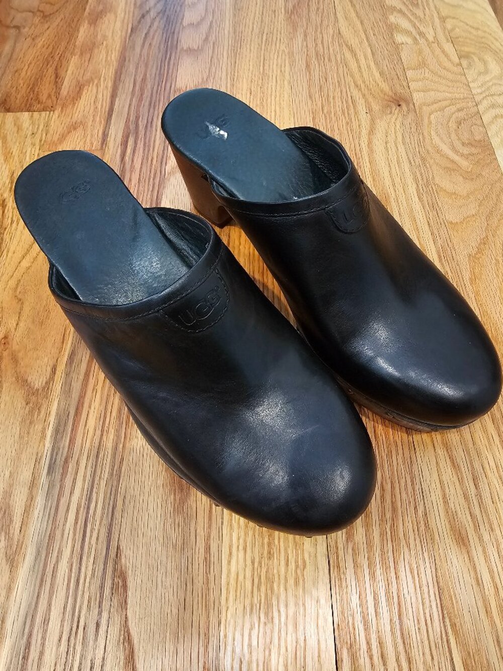 Ugg Black Leather Clogs Mules with Sherpa
